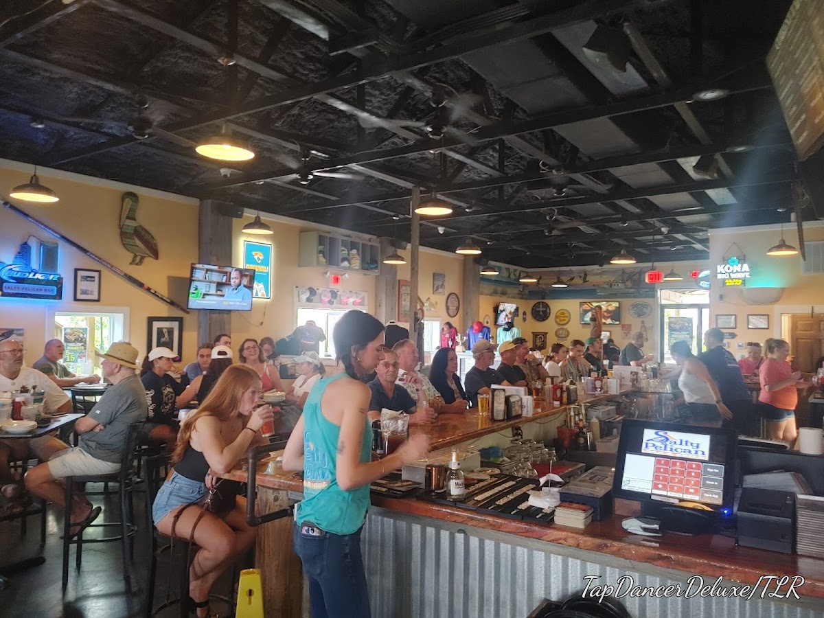 Salty Pelican Bar & Grill photo 6