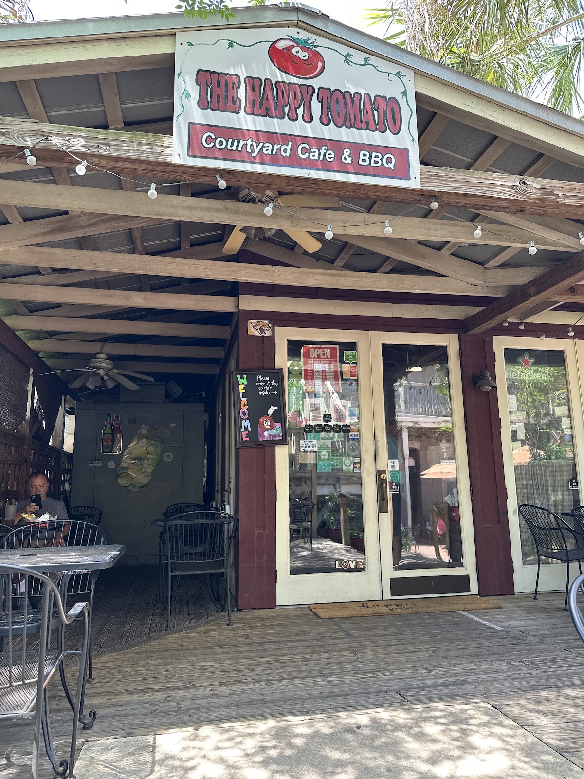 The Happy Tomato Courtyard Café & BBQ photo 3