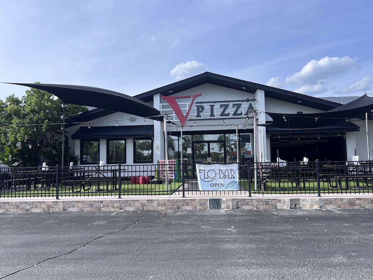 V Pizza photo 1