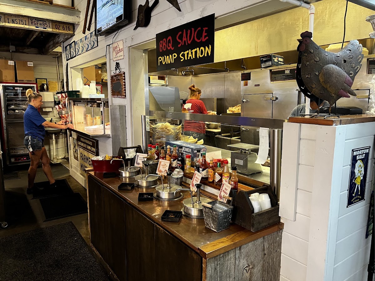 Willie Jewell’s Old School Bar-B-Q photo 1