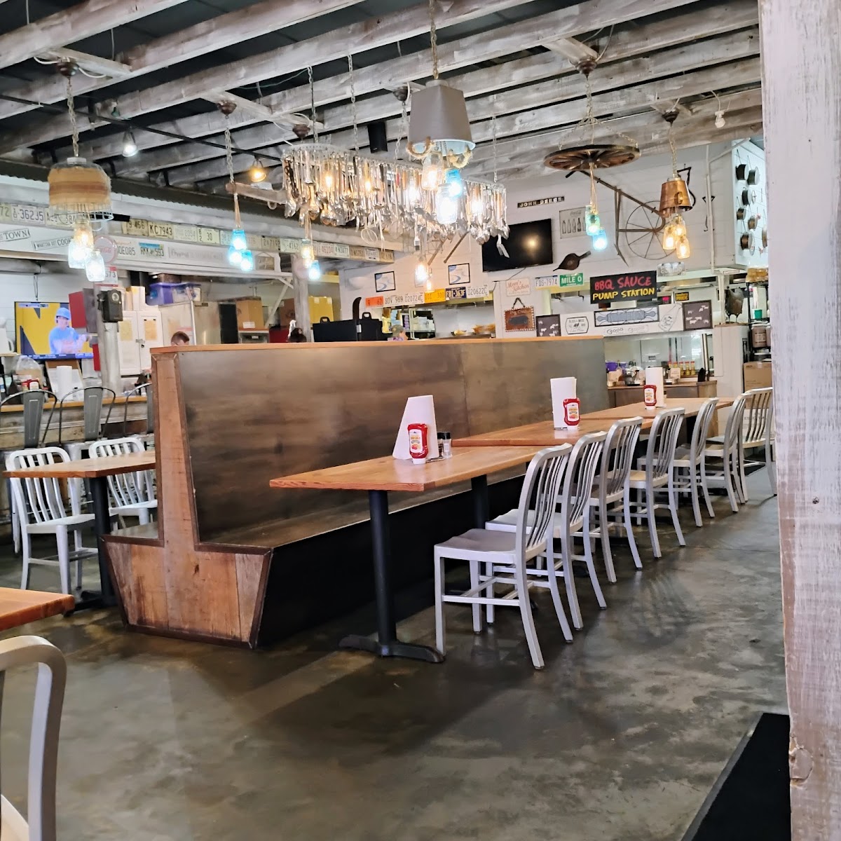 Willie Jewell’s Old School Bar-B-Q photo 3