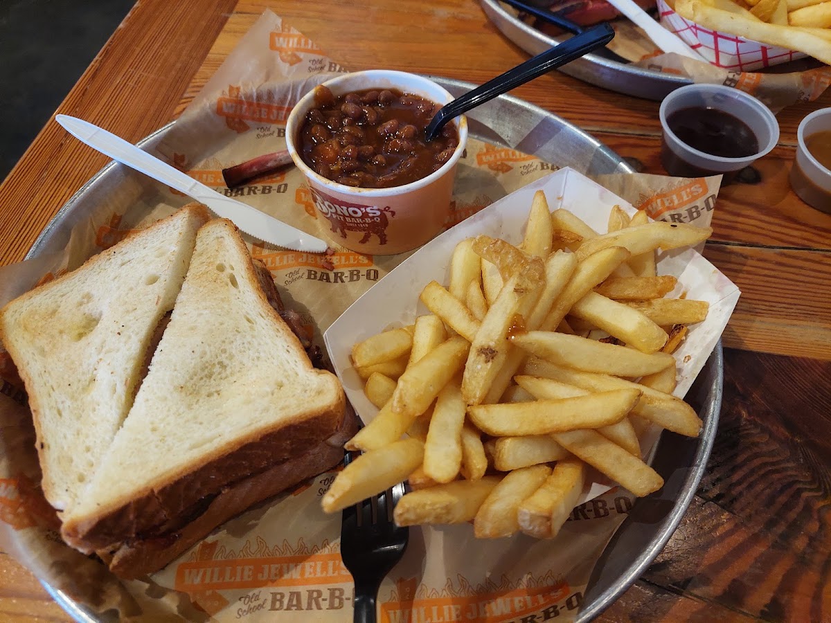 Willie Jewell’s Old School Bar-B-Q photo 9