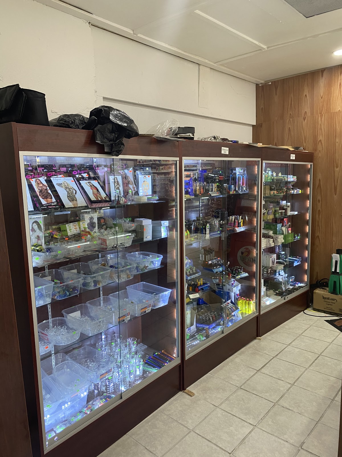 8th Street Smoke Shop photo 9