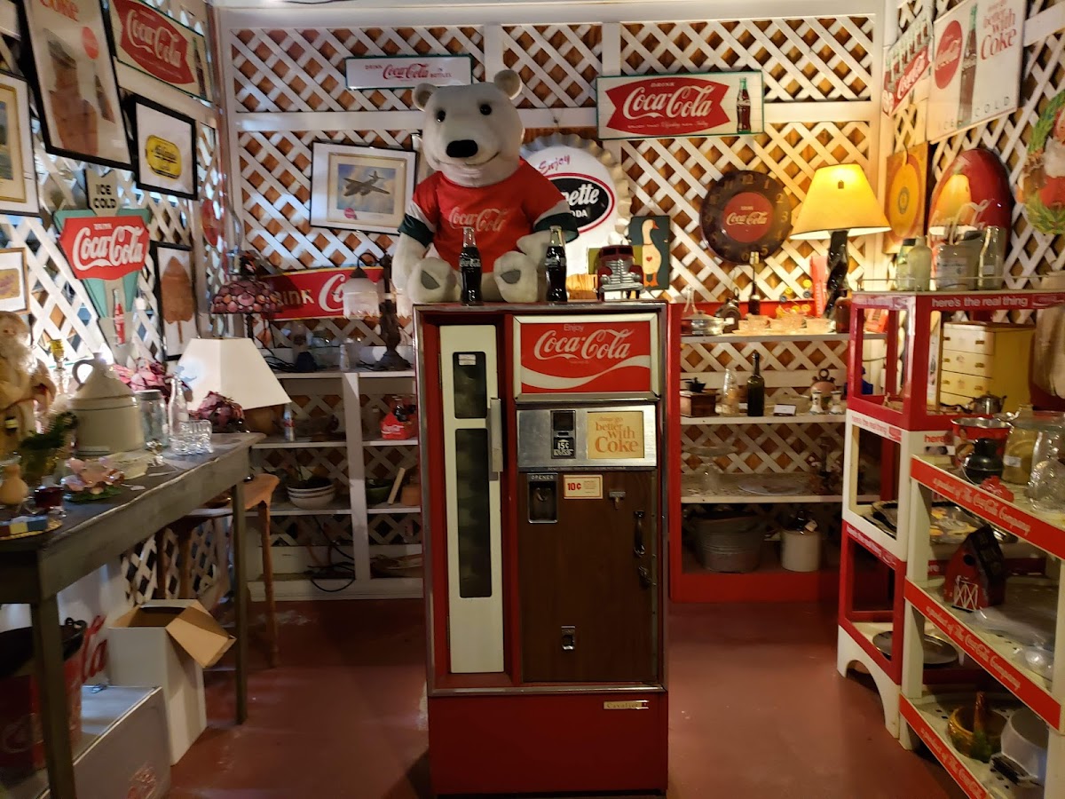 Eight Flags Antique Market photo 2