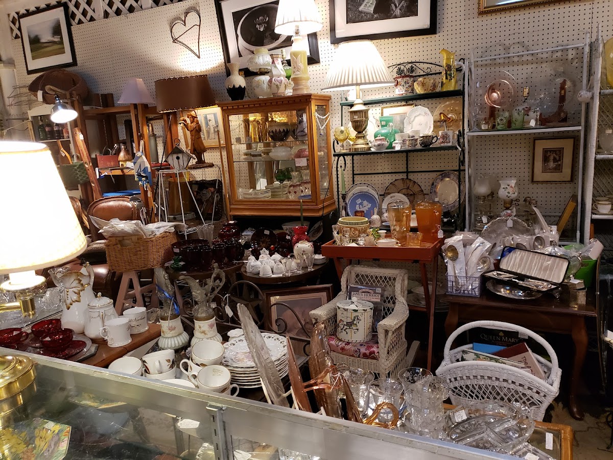 Eight Flags Antique Market photo 5