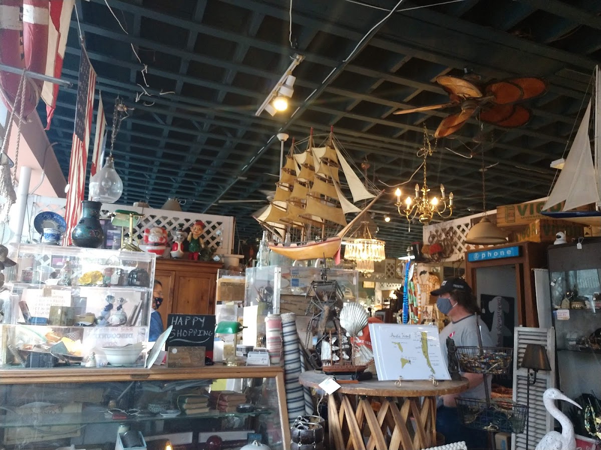 Eight Flags Antique Market photo 7