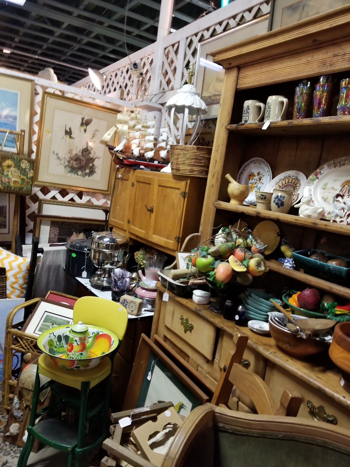 Eight Flags Antique Market photo 8