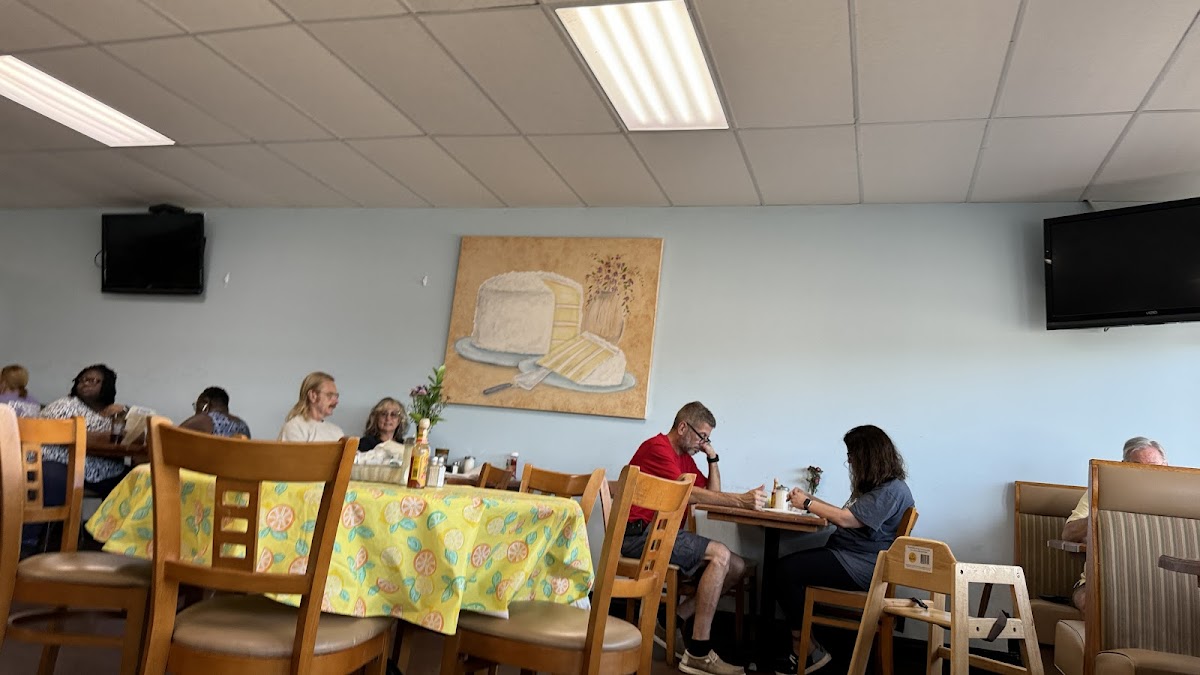 Ms. Carolyn's Restaurant photo 4