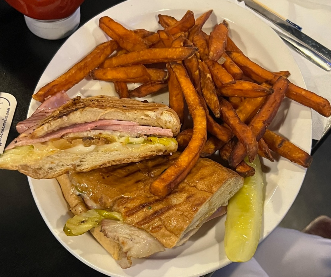 Salty Pelican Bar & Grill photo 3