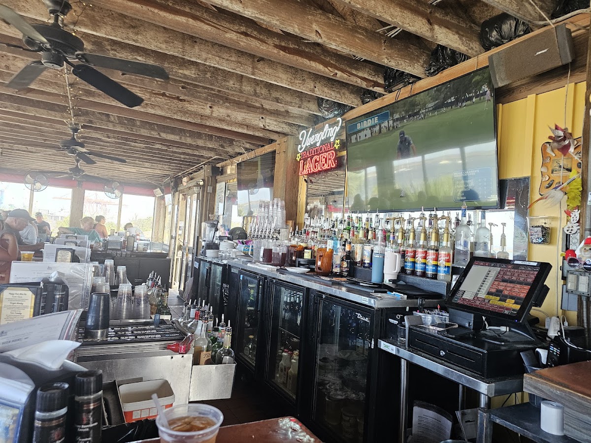 Salty Pelican Bar & Grill photo 8