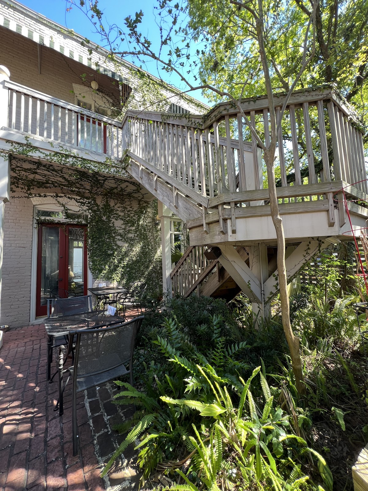 The Happy Tomato Courtyard Café & BBQ photo 8